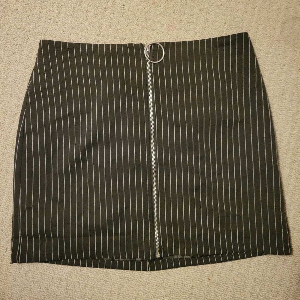 Forever 21 Black Pinstriped Skirt with Zipper | Size L